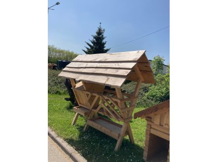 Foto - Krmelec na seno a jadrné krmivo – masivní provedení